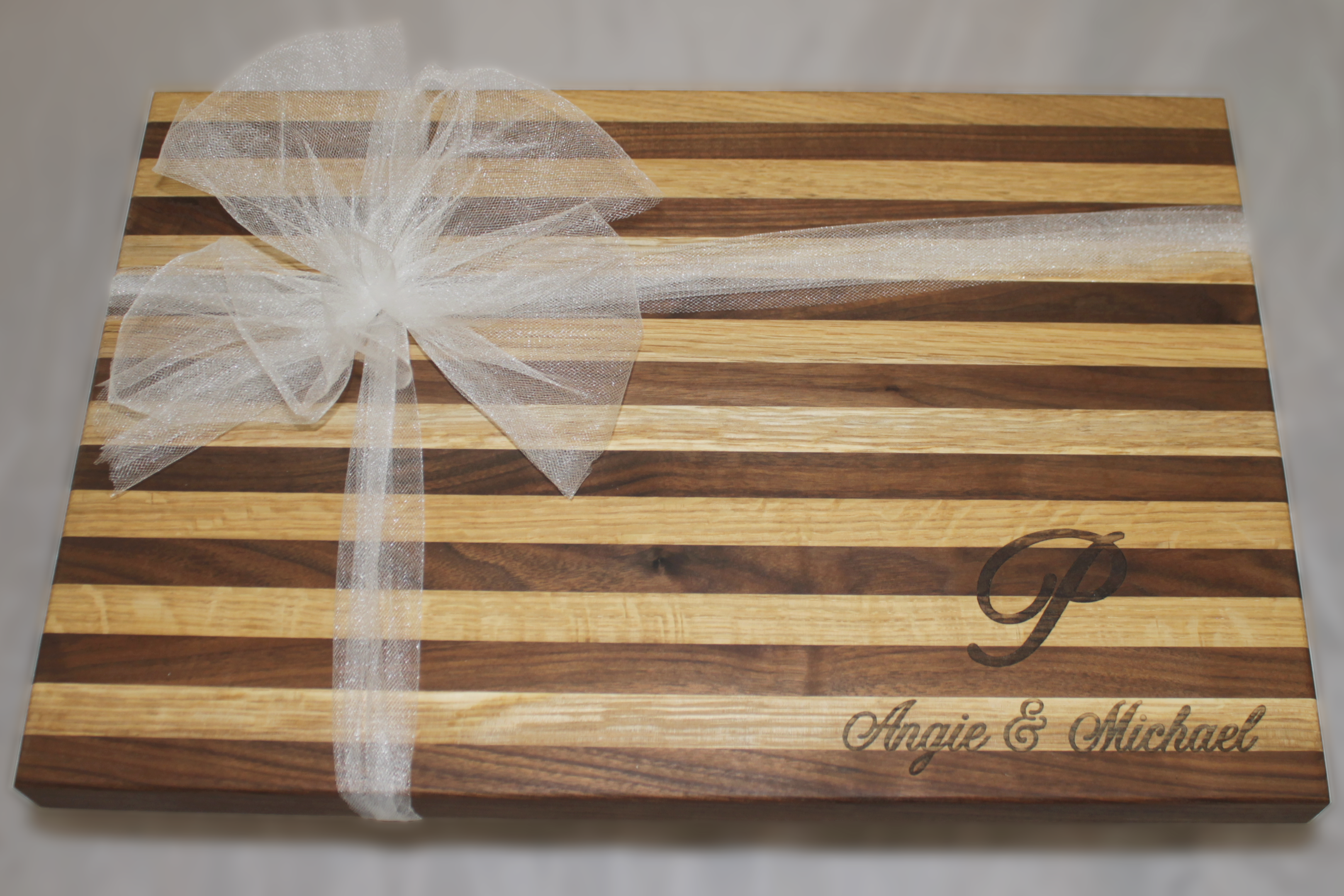 Personalized Oak or Walnut Custom Cutting Board, Engraved Cut Board for  Wedding Gift 